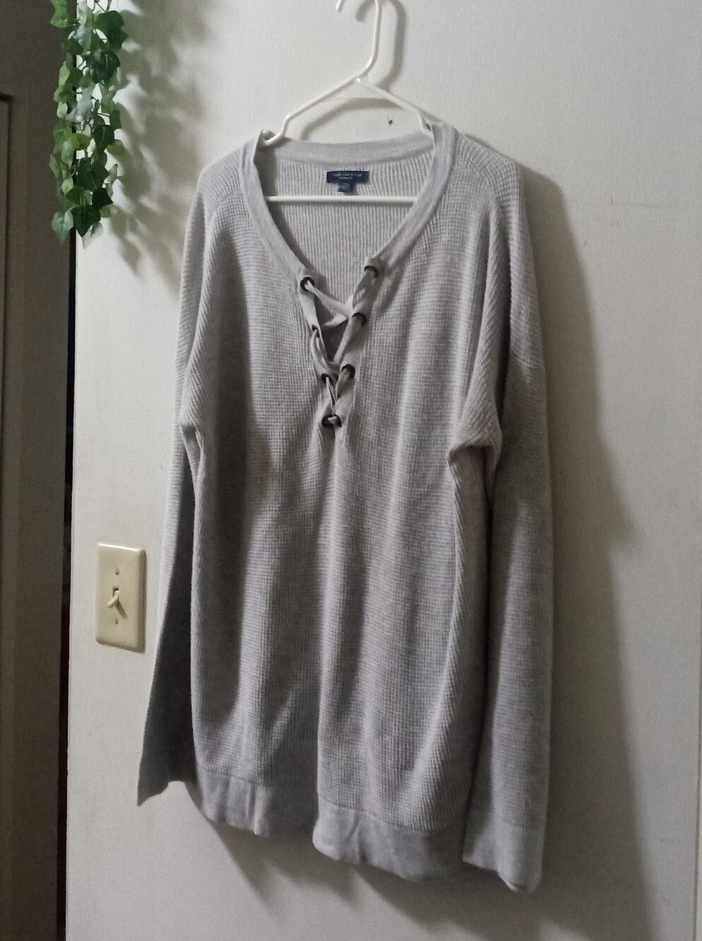 American Eagle Outfitters Thermal Light Gray Lace-Up V-Neck Shirt Size Large